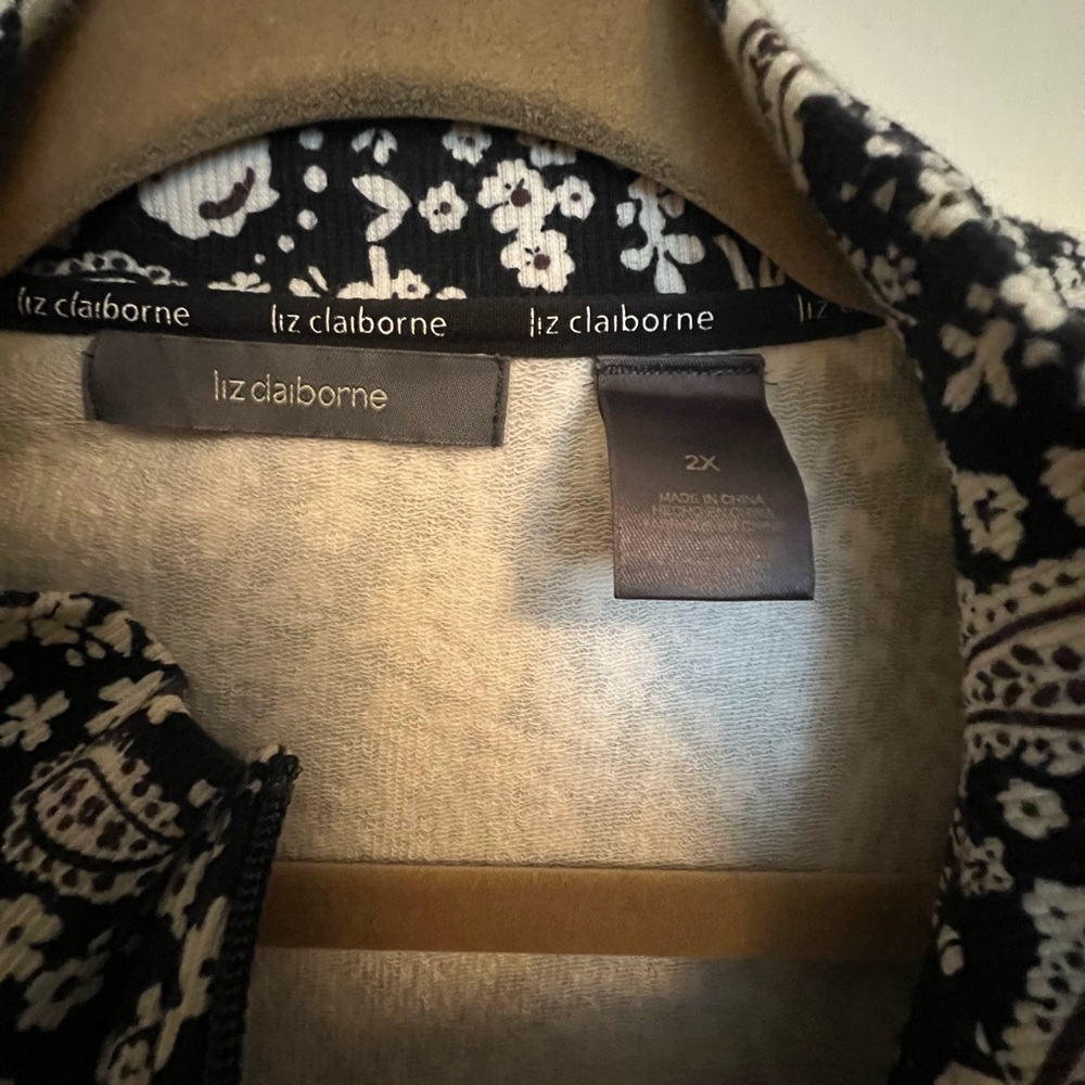 Liz Claiborne sports jacket with two pocket and full zip